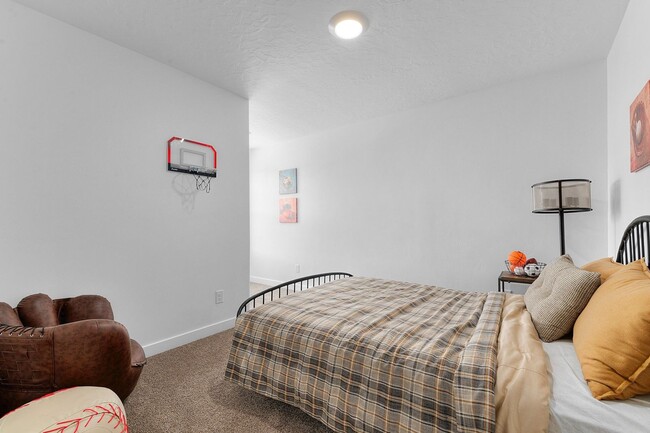 Building Photo - Charming Townhome in Provo, UT  $500 gift card if rented, Pets upon approval