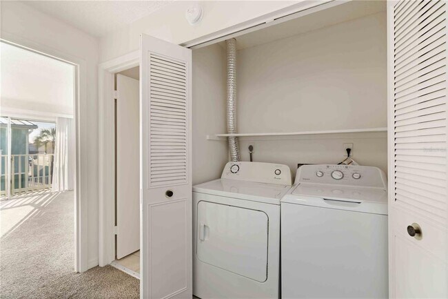 Building Photo - 3569 Bee Ridge Rd