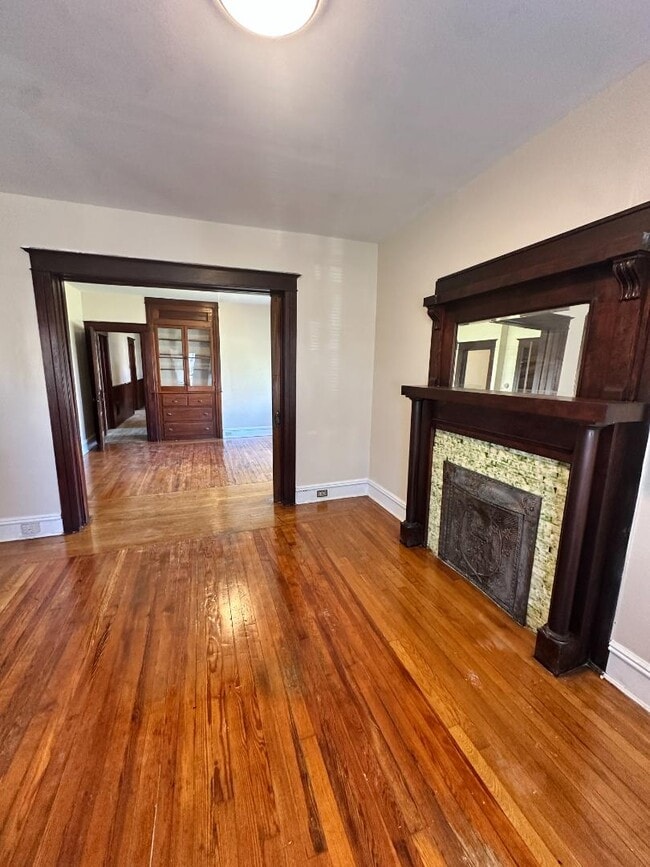 Building Photo - 612 7th St