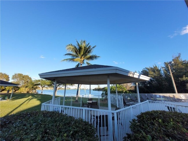 Building Photo - 4723 SW 14th St