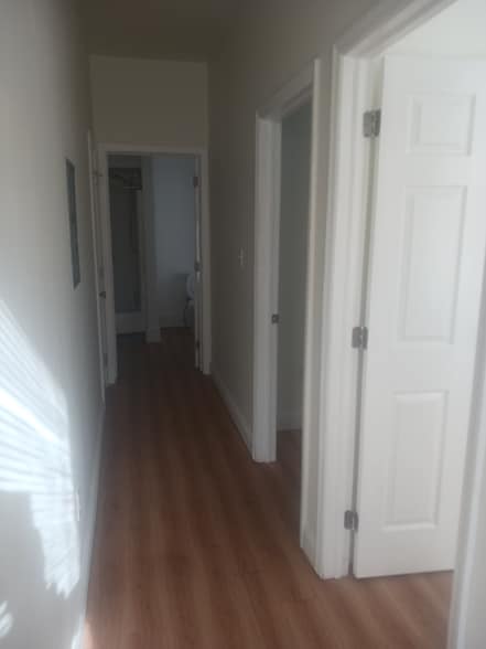 Building Photo - 323 N George St