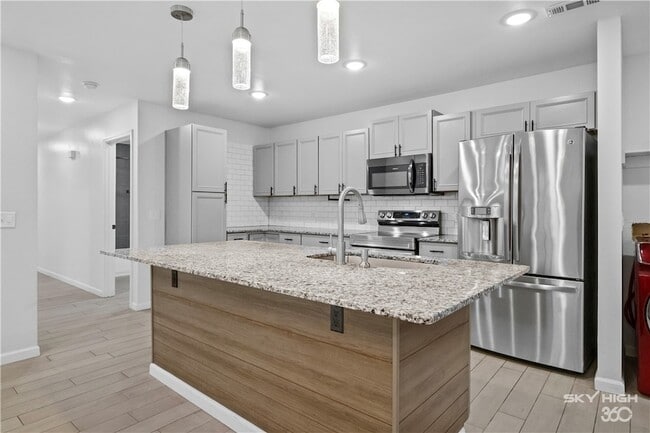 Building Photo - 731 Erika Ave