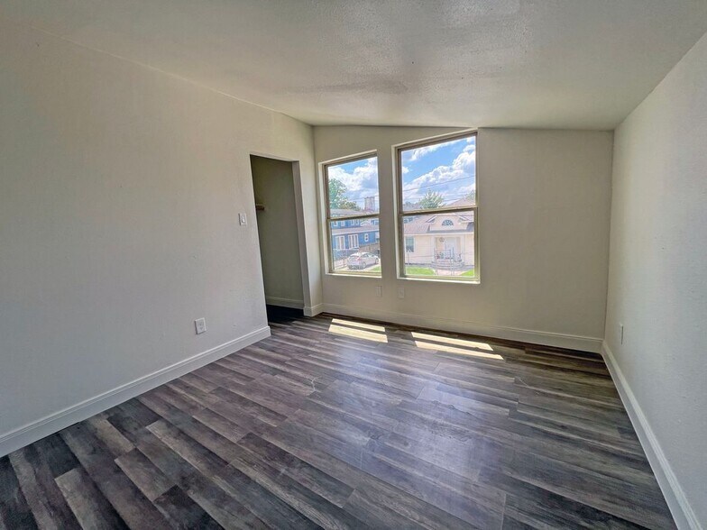 Primary Photo - 201 Eastwood St