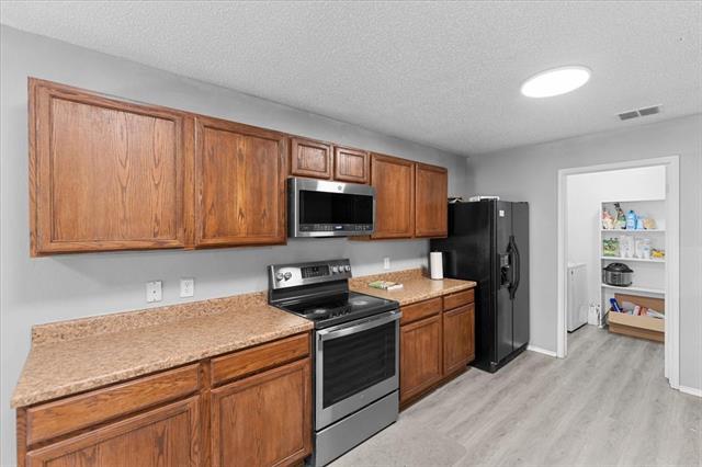 Building Photo - 5401 Pandale Valley Dr