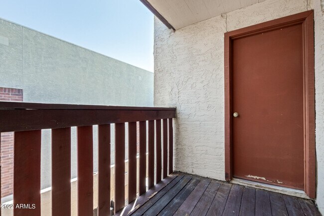 Building Photo - 1927 E Hampton Ave