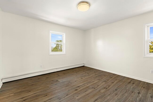 Building Photo - 184 Central Ln