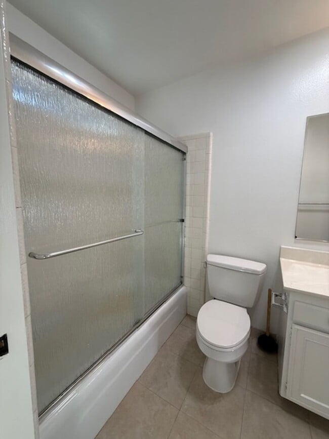 Building Photo - 420-22 Rees Street