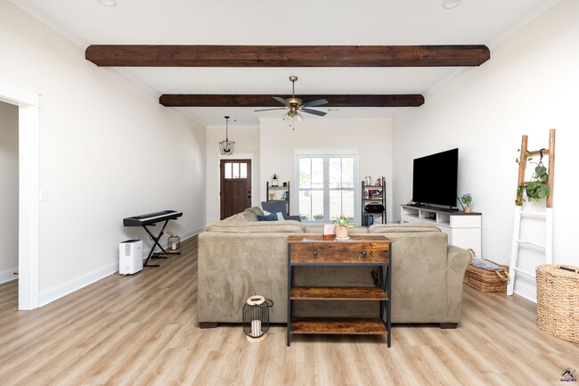 Building Photo - 210 Saraland Trl