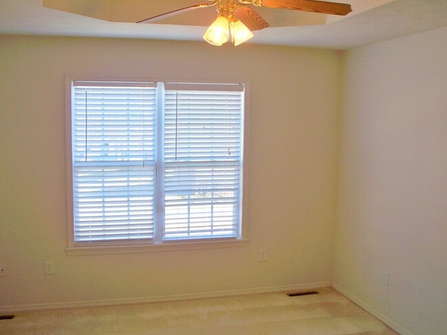 Building Photo - GET TWO WEEKS RENT FREE!
