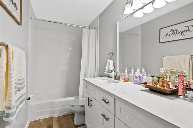 Building Photo - 7019 Lugary Dr