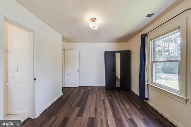 Building Photo - 5516 Greentree Rd