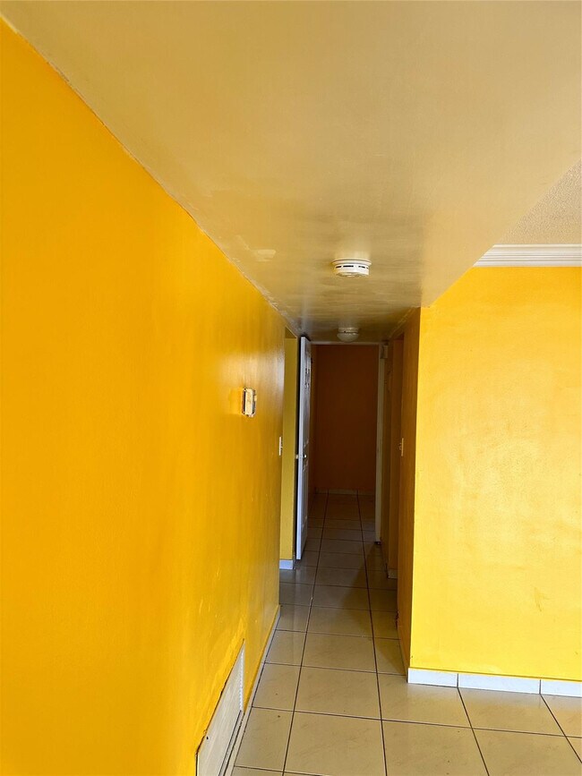 Building Photo - 5900 NW 17th Pl