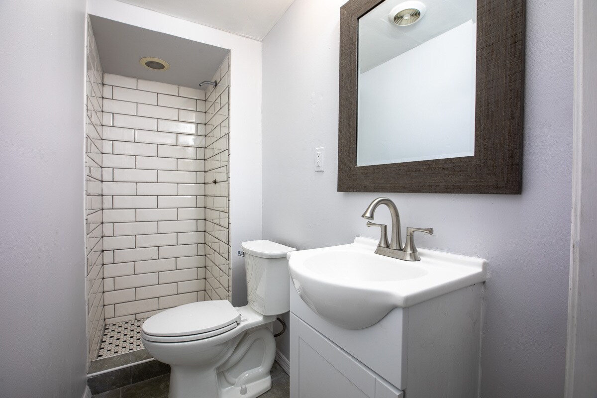 Building Photo - 1810 Larkins Way