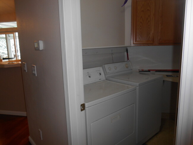 Building Photo - Furnished Two Bedroom Two Bathroom Caug...