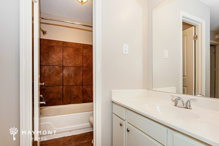 Building Photo - 3016 Shade Tree Cove