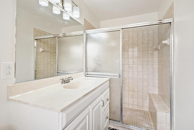 Building Photo - 489 SE Evergreen Terrace