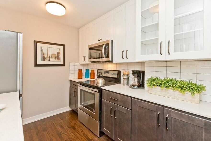 Building Photo - 5536 N Sheridan Rd