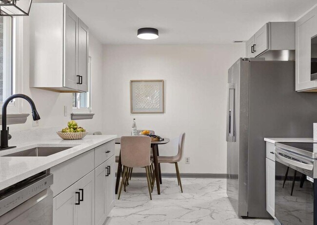 Building Photo - Charming Chattanooga Home in Prime Location!