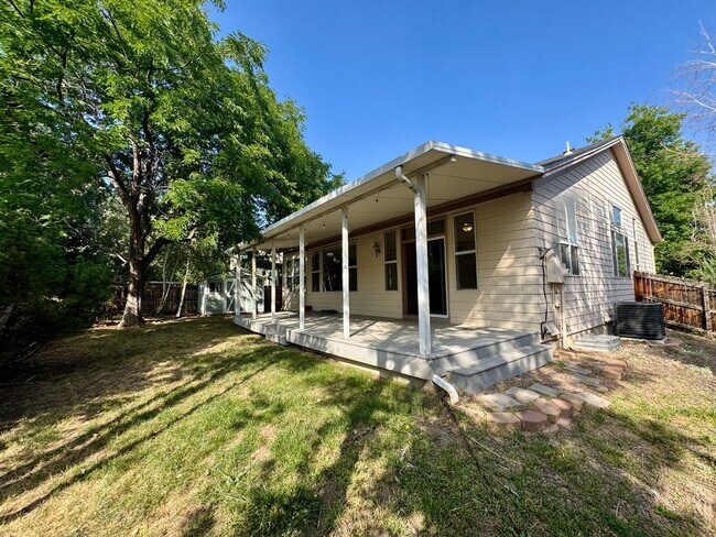 Building Photo - Available October 10th is this open layout 5 bedroom home in Green Mountain!