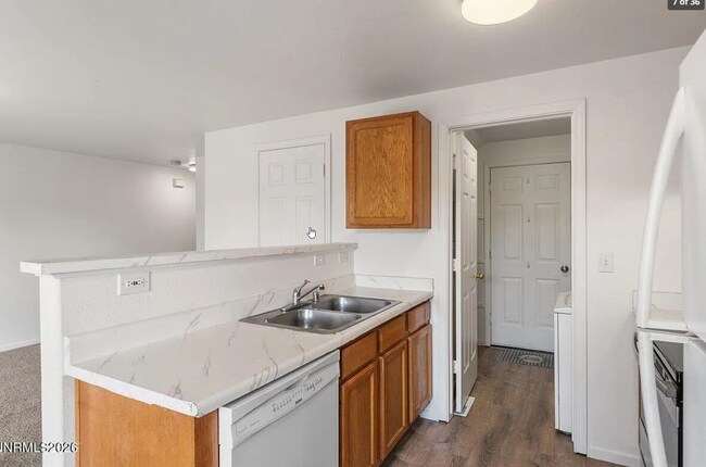 Building Photo - 3907 Village Dr
