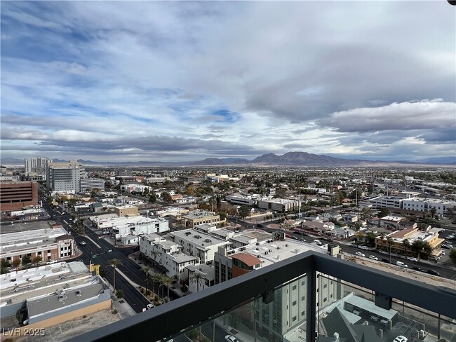 Building Photo - 900 S Las Vegas Blvd