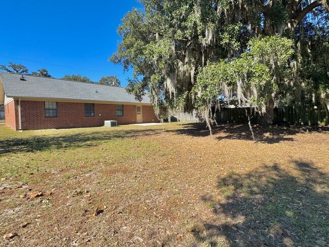 Building Photo - MOVE-IN READY! (Pet Friendly)