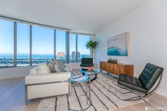 Building Photo - 338 Main St