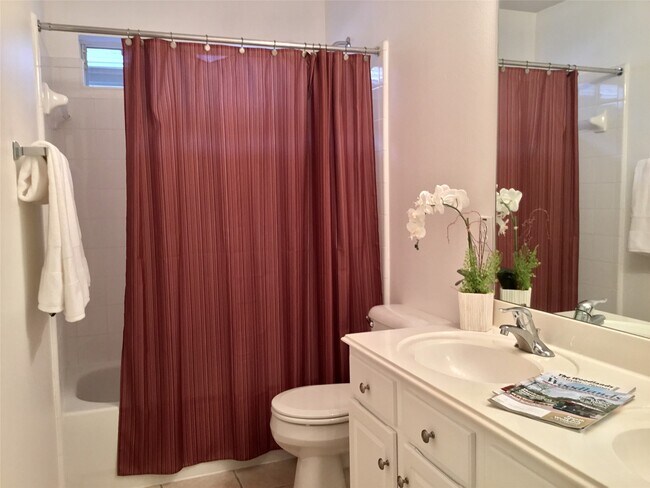 Building Photo - 114 N Queenscliff Cir