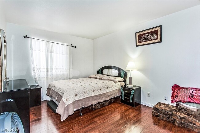 Building Photo - 5237 Steinbrenner Ln