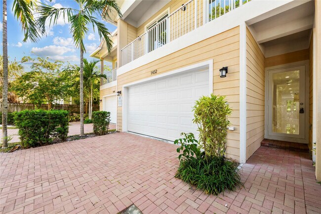 Building Photo - 1432 SW 4th Ave