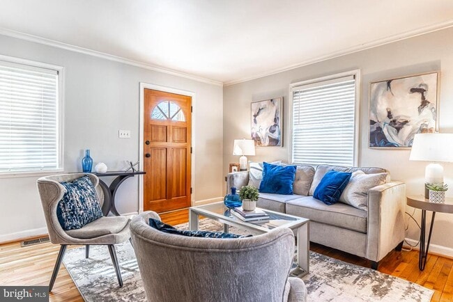 Building Photo - 2122 Arlington Terrace