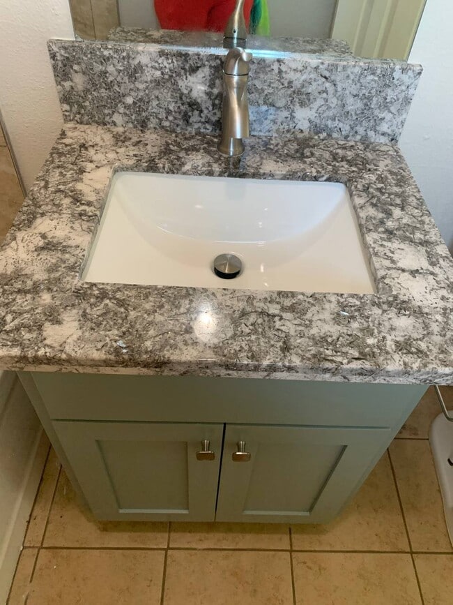 Building Photo - 319 E San Joaquin Ave