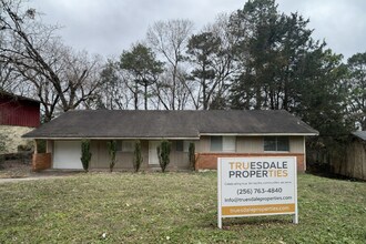 Building Photo - Charming 3BR/2BA Home with Fenced back yard - ask how you can get $500 off