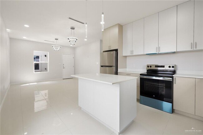 Building Photo - 15 Larkspur Ave