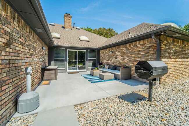 Patio BBQ Area - 10014 Bridgegate Cir