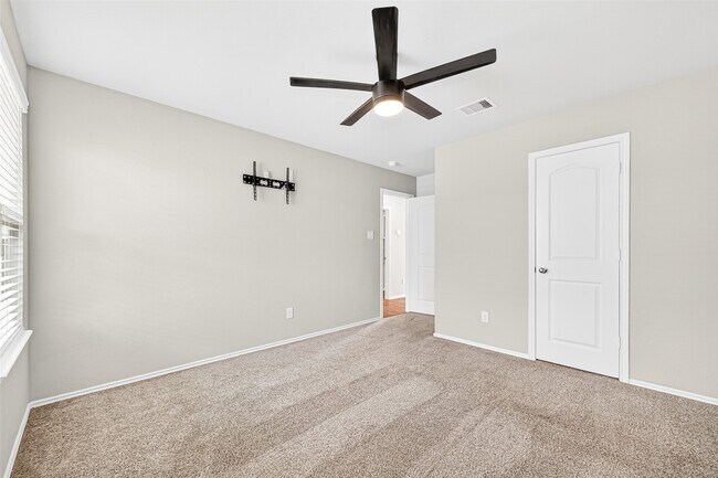 Building Photo - 21414 Hartford Hollow Ln