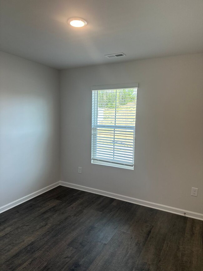 Building Photo - *Pre-leasing* Three Bedroom | Two and a Ha...