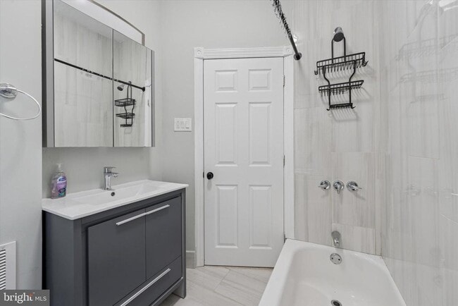 Building Photo - 2422 W Norris St