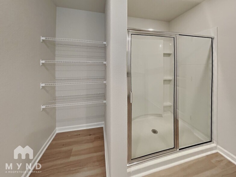 Building Photo - 155 Royal Mdw Dr