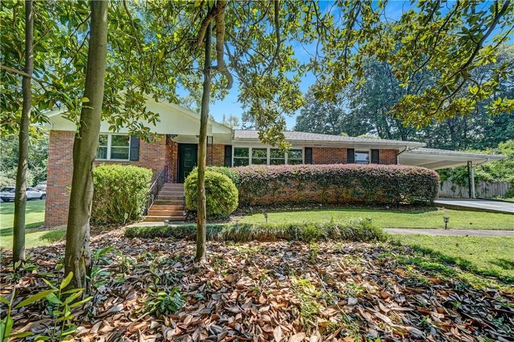Building Photo - 2127 Desmond Dr