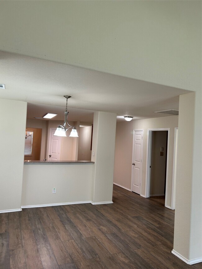 Building Photo - 5327 Stonegate Dr