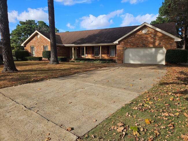 Building Photo - 4 -bedroom 2.5 bath Colonial