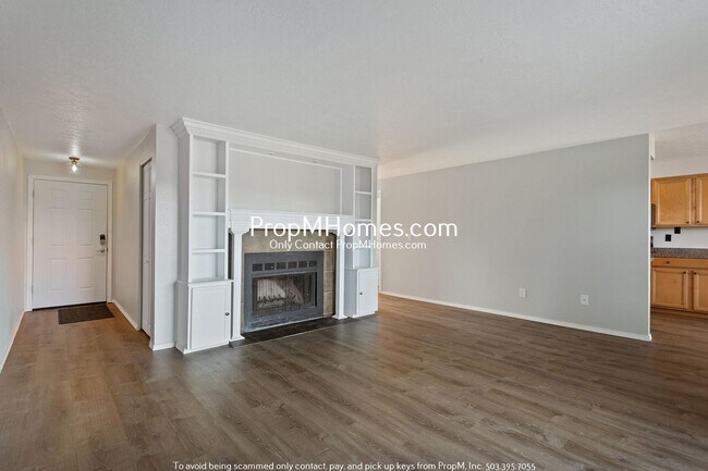Building Photo - Beautiful Condo Living in the Heart of Tua...