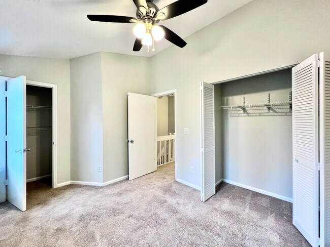Building Photo - RAINTREE TOWNHOME!