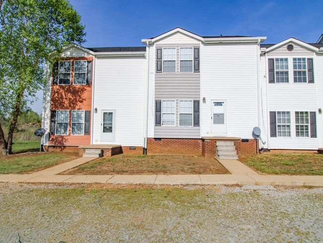 Building Photo - 124 Meadows Ln