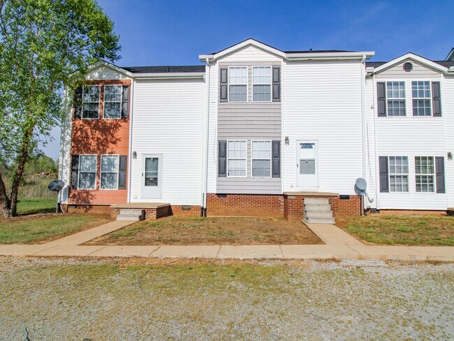Building Photo - Stylish 3 Bedroom Townhome with Open Living Area