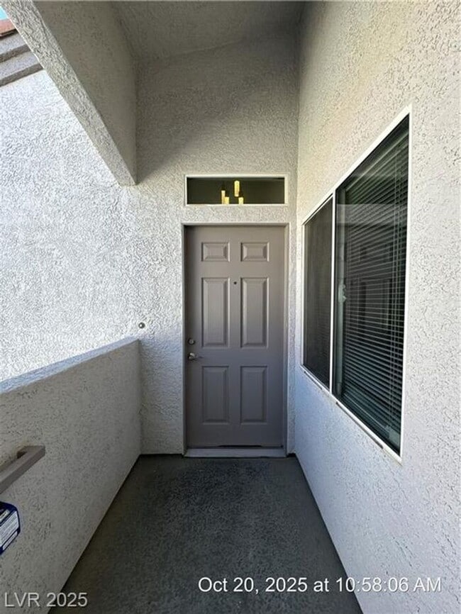 Building Photo - MISSION RIDGE SECOND-FLOOR CONDO!!