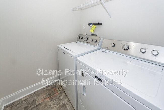 Building Photo - 7787 Montview Rd