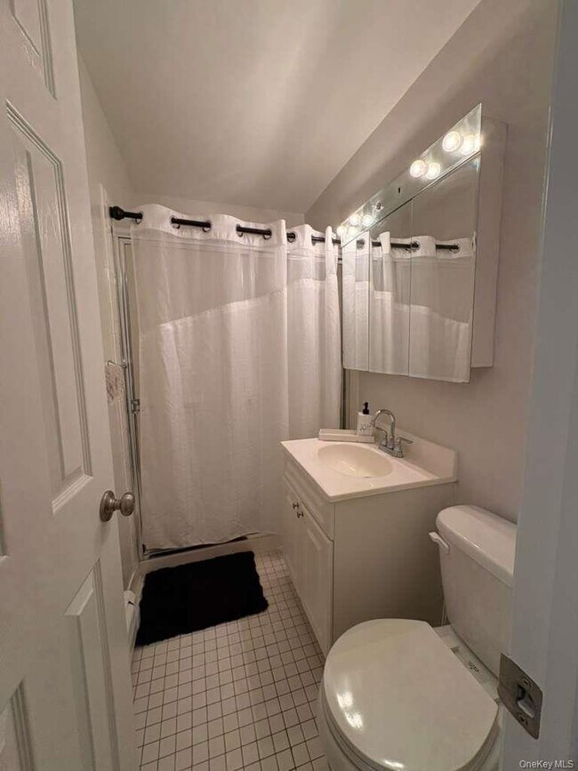 Building Photo - 4 Charles Ln