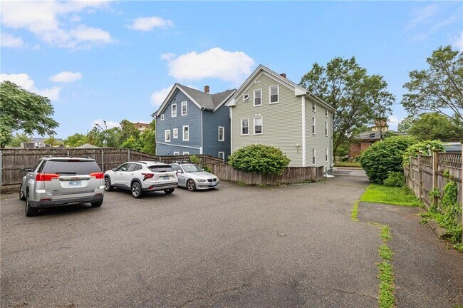 Building Photo - 510 Wickenden St